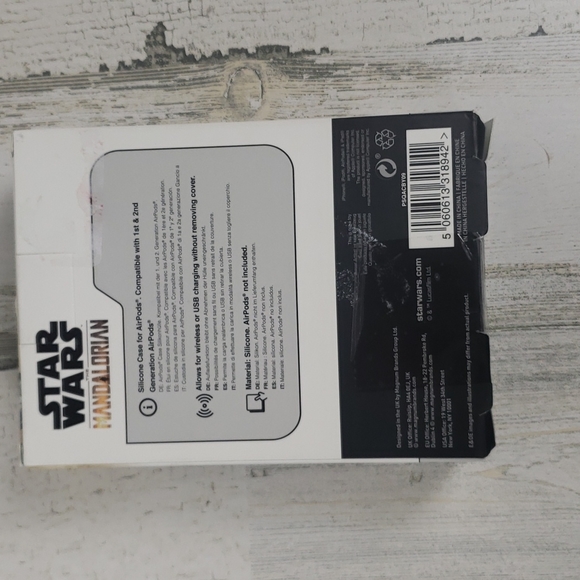 HP Disney The Child Star Wars The Madalorian Airpods case fits generation 1 & 2 - Picture 3 of 7